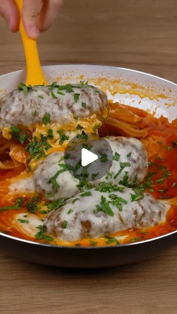 Quick Recipes, Meatloaf, Dinner Time, Meatballs, Noodles, Spaghetti, Food To Make, Dinner Recipes, Pasta