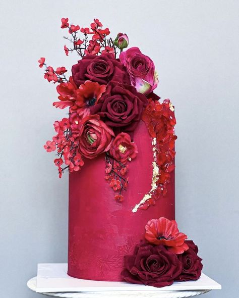 20th Wedding Anniversary Decorations, Ruby Wedding Cakes 40th Anniversary, Red Geode Cake, Ruby Cake 40th Anniversary, Magenta Birthday Cake, Red Anniversary Cake, Yalda Decoration, Ruby Anniversary Cake, Ruby Wedding Anniversary Cake