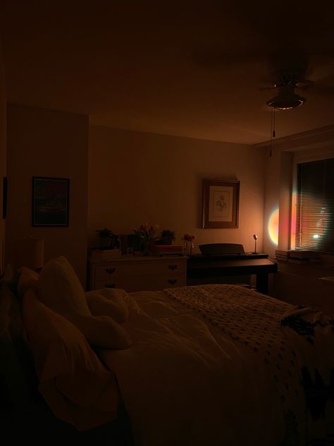 Late Night Bedroom Aesthetic, Dimly Lit Room, Rainy Bedroom Aesthetic, Comfy Bed Aesthetic Night, Cozy Room Night, Romantic Room Aesthetic, Small Cozy Apartment Bedroom, Bedroom With Table, Bedroom Nighttime