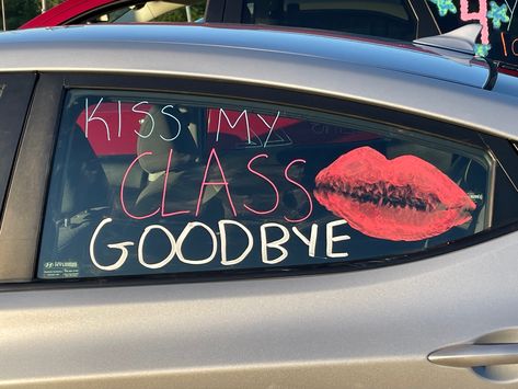 Last Day Of Senior Year Car Decorations, Senior 2024 Car Paint, Senior Year Car Paint 2024, Graduation Car Decor Ideas, Graduation Car Paint, Car Chalk Window Ideas Senior, Grad Car Window Paint Ideas, Senior Car Decorating 2024, Class Of 2024 Car Decorating