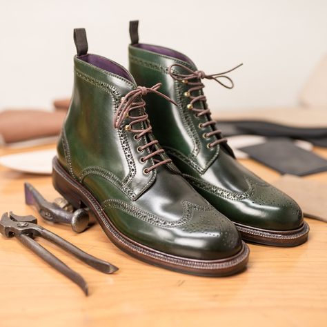 Carmina shoemaker Mens Brogue Boots, Green Leather Boots, Cordovan Shoes, Dress Leather Boots, Wingtip Boots, Cap Toe Shoes, Boots Dress, Wingtip Shoes, Brogue Boots