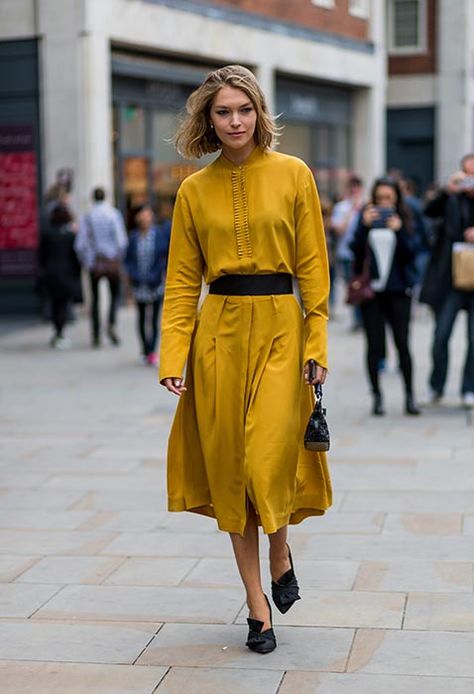 Arizona Muse's best fashion moments - Photo 10 Uk Street Style, Fashion Week Dresses, Mustard Fashion, Mustard Dress, Street Style 2016, London Fashion Week Street Style, Fashion Week Spring 2014, Mustard Dressing, Dress For Summer