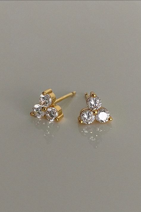 Simple Diamond Earrings, Everyday Stud Earrings, Ruby Jewelry Necklaces, Gold Earrings For Kids, Small Earrings Gold, Stone Stud Earrings, Gold Earrings Models, Diamond Earrings Design, Gold Earrings Wedding