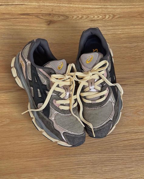 Underrated Shoes, Running Shoes Aesthetic, Basket 2023, Vintage Nike Shoes, Fall Footwear, Dad Shoe, Lifestyle Shoes, Shoes Outfit Fashion, Asics Sneakers