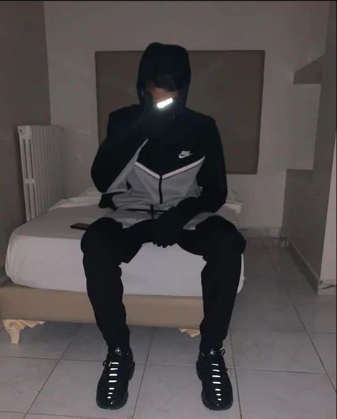 Black Grey Tech Fleece, Best Nike Tech Fleece, Nike Tech Fleece Black And Grey, Nike Tech Fleece Outfit Men Black, Nike Tech Fleece Drip, Nike Tech Drip, Uk Drill Aesthetic, Tech Fleece Drip, Drip Poses