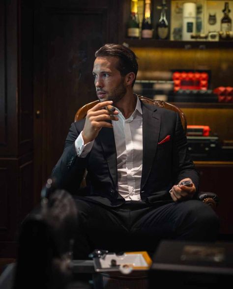 Buissnes Man Aesthetic, High Value Men Aesthetic, Tristan Tate Suit, Men Luxury Lifestyle, Power Of Discipline, High Value Men, Math Money, Tristan Tate, Successful Man