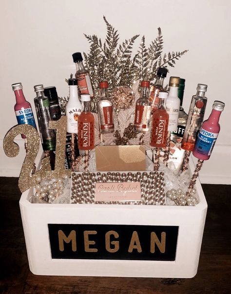 DIY 21st birthday gift Friends 21st Birthday Gifts, Bestie 21st Birthday Gifts, 21st Gift Basket Ideas, 21st Birthday Gift Baskets For Her, 21 Bday Gifts, Cute 21st Birthday Gifts, 21st Birthday Ideas Gifts, Birthday Idea Gifts, 21st Birthday Gift Baskets