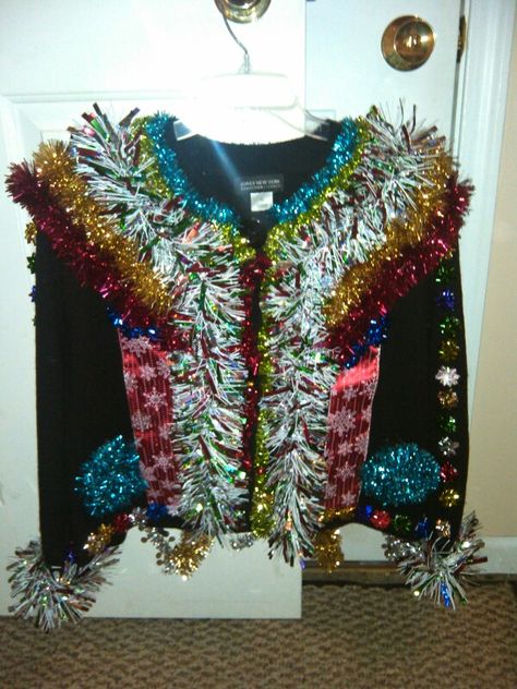 My very ugly fantasmic Christmas sweater! Bring on the tinsel! Christmas Blazer Outfit, Christmas Blazer, Disco Christmas, Ugly Sweater Ideas, Diy Ugly Christmas Sweater, Ugly Outfits, Christmas Attire, Christmas Sweater Party, Sweater Ideas