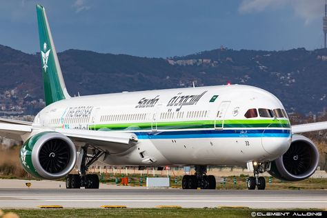 Saudi Arabian Airlines Boeing 787-10 Dreamliner cn 40056 / 1157 HZ-AR33 Boeing 787-10 Dreamliner, Saudi Airlines, Boeing 787, Corporate Identity Design, Qatar Airways, Civil Aviation, Jeddah, Abu Dhabi, Kuwait