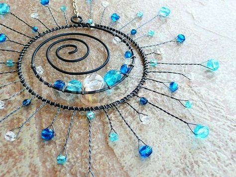 Carillons Diy, Copper Wire Art, Diy Wind Chimes, Glass Garden Art, Garden Art Projects, Metal Art Welded, Metal Art Diy, Metal Art Sculpture, Crystal Suncatchers