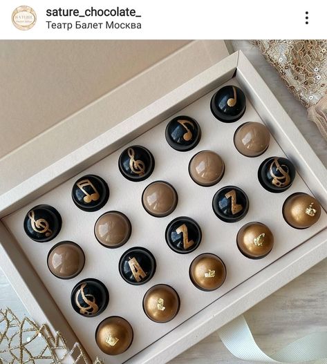 Chocolate Truffles Packaging Ideas, Chocolate Bon Bon Photography, Chocolate Bonbons Filling, Chocolate Business Ideas, Chocolate Bonbons Packaging, Chocolate Bonbons Recipe, Chocolate Chip Cookie Dough Truffles, Dark Chocolate Bonbons, Chocolate Bonbons