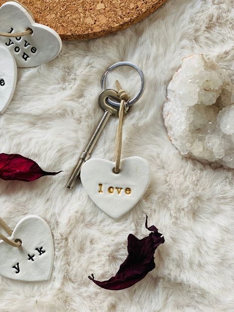 Fun and Easy Clay Date Ideas to Try on Your Next Date Night Creative Engagement Gifts, Bff Gifts Diy, Personalised Gifts Diy, Clay Candle, Ig Pics, Clay Keychain, Clay Heart, Small Business Packaging Ideas, Valentines Presents