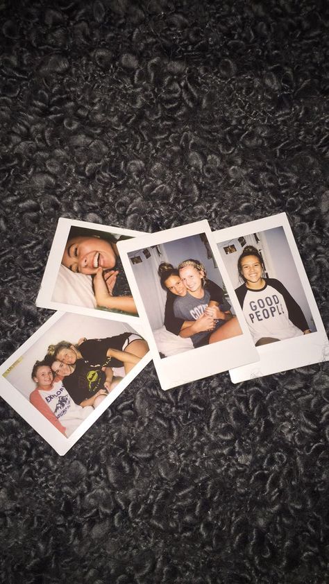 Aesthetic Polaroid, Life Vision Board, Friends Aesthetic, Aesthetic Cute, Cute Friends, Best Friends Photos, Polaroid Film, Frame, Electronic Products