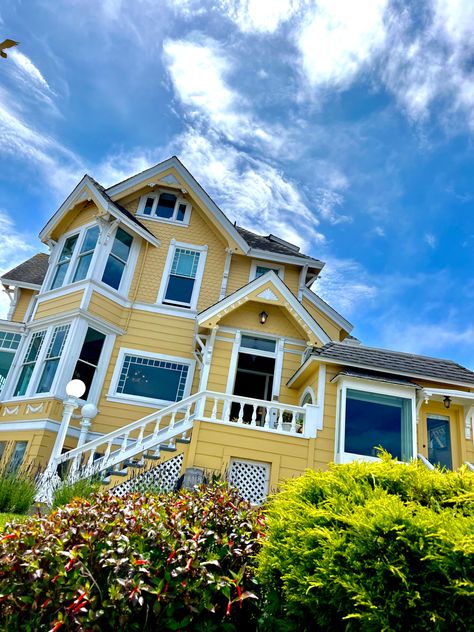 Yellow Beach House, Pretty Beach House, Beach House Exterior, The Summer I Turned Pretty, Yellow House, Pretty Beach, Lake House, Beach House, House Exterior