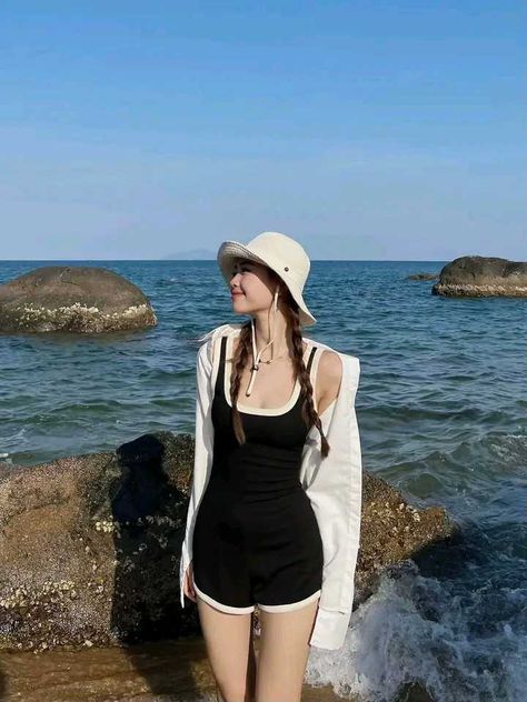 Korea Beach Outfit, Korean Beach Outfit Aesthetic, Simple Beach Outfit Ideas, Korean Beach Fashion, Sea Outfit Summer, Summer Outfits Beach Swimwear, Korean Beach Outfit, Simple Beach Outfit, Korean Swimwear