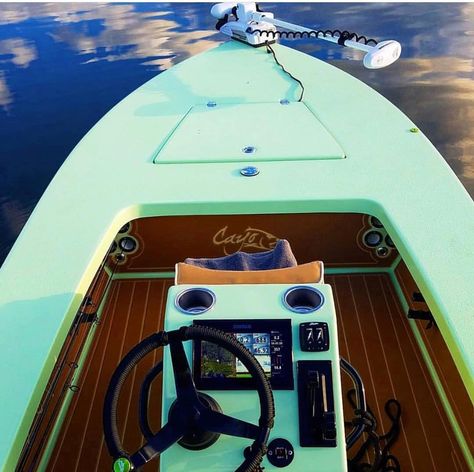 Time to get skinny with the Simrad Go9       : - http://www.skifflife.com/3003544/time-to-get-skinny-with-the-simrad-go9/ Skiff Boat, Tolman Skiff, Micro Skiff, Carolina Skiff Modifications, Saltwater Boats, Shallow Water Boats, Boat Console, Jon Boat To Bass Boat, Aluminum Fishing Boats