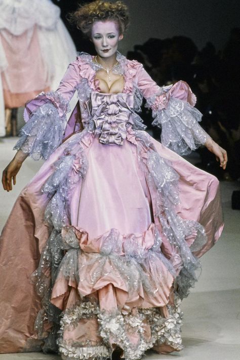 Vivienne Westwood Fashion, Rococo Fashion, Vivienne Westwood Dress, Runway Fashion Couture, 1990s Fashion, Couture Mode, Naomi Campbell, Fashion Show Collection, Rococo