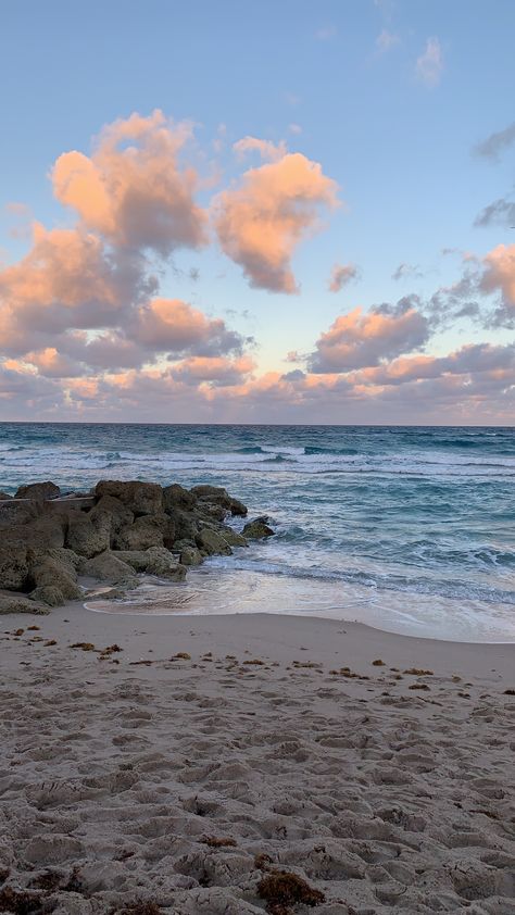 Palm Beach Resort, West Palm Beach Florida, Pretty Landscapes, Palm Beach Florida, Ocean Vibes, Dream Beach, Beach Wallpaper, Palm Beach Fl, Summer Wallpaper