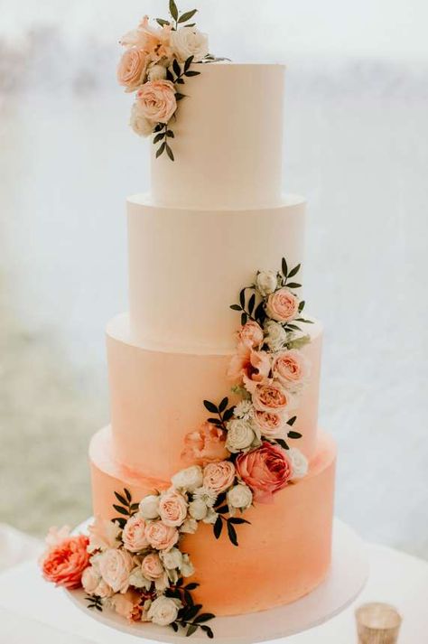 Four tier ombre fade wedding cake decorated with fresh flowers. Images by Elena Popa #styledshoot #weddingcake #cakedesign #cakedesigner #cakeart #cakeartist #cakespiration Wedding Cake With Flowers, Wedding Cake Ombre, Cake With Flowers, Big Wedding Cakes, Summer Wedding Cakes, Ombre Wedding, Gorgeous Wedding Cake, Cake Trends, Wedding Cake Decorations