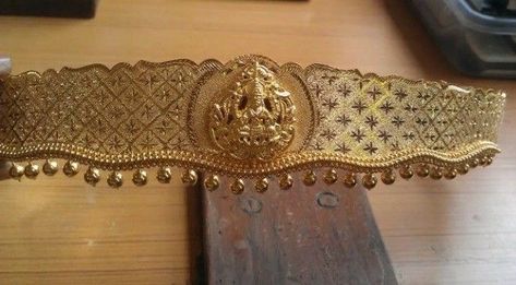 Simple Vadanam Designs, Gold Ottiyanam Designs, Vaddanam Belt Designs Gold, Plain Vaddanam Designs Gold, Simple Vaddanam Designs Gold, Vaddanam Designs Gold Indian Bridal, Detachable Vaddanam, Vaddanam Designs Gold Indian, Gold Vaddanam