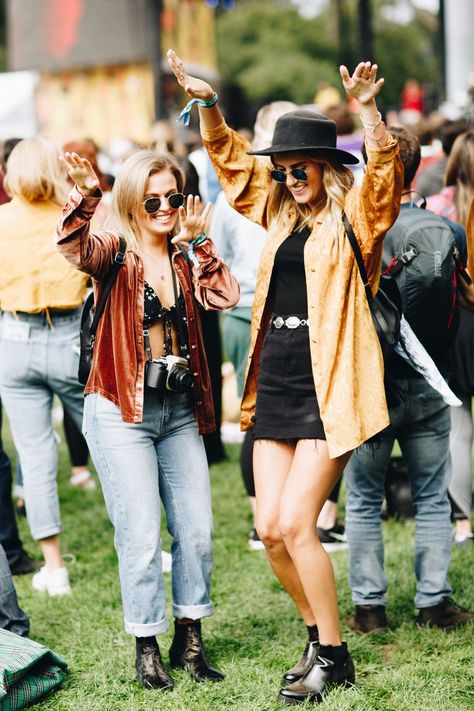 Cheap Festival Outfits, Winter Festival Outfits, Cold Festival Outfit Ideas, Fall Music Festival Outfit, Outsidelands Outfit, Festival Outfits Winter, Festival Outfits Australia, Cold Festival Outfit, Casual Festival Outfit