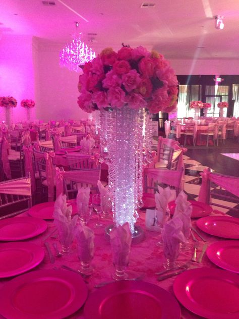 Hot Pink Centerpieces, Pink Quince Theme, Sweet 16 Party Planning, Sweet 16 Party Themes, Sweet 16 Centerpieces, Sweet 16 Party Decorations, Quinceanera Centerpieces, Quinceanera Pink, Pink Sweet 16