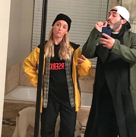 90s Couples Costumes, Bobs Outfit, Doug Funnie, Jay And Silent Bob, Iconic Halloween Costumes, Funny Couple Costumes, Cute Couples Costumes, 90s Halloween Costumes, Funny Couple Halloween Costumes