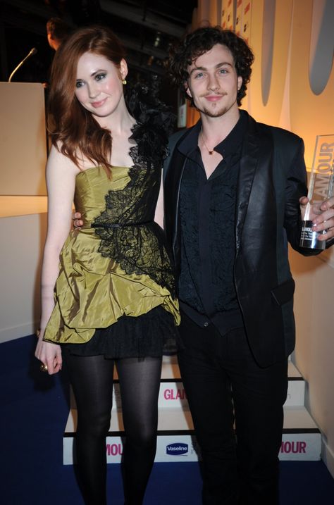 Karen Gillan and Aaron Taylor-Johnson in 2010. Aaron Taylor Johnson Rare Photos, Aaron Taylor Johnson Wife, Aaron Taylor Johnson In Anna Karenina, Aaron Taylor Johnson Kings Man, Aaron Taylor Johnson Kickass Film, Oc Reference, Glamour Women, Taylor Johnson, Aaron Johnson