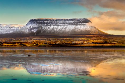 The Photographer's Guide to Landscape: Benbulben, Sligo, Ireland. — Steemit Sligo Ireland, County Sligo, Ireland Pictures, Irish Cottage, Ireland Landscape, Landscape Pictures, British Isles, Night Photography, Travel Aesthetic