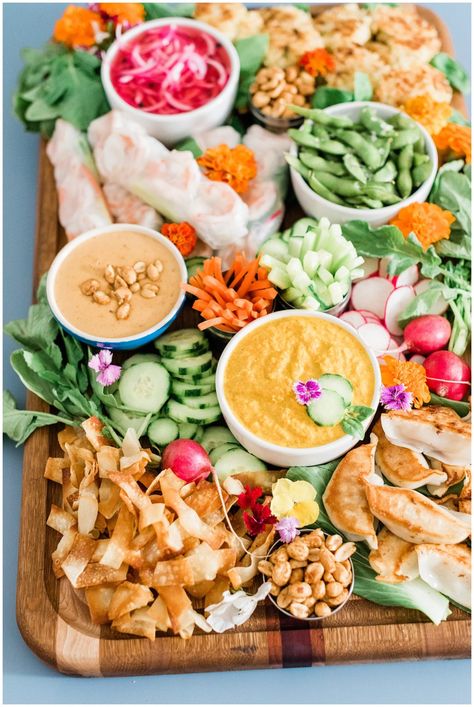 Asian Grazing Platter, Thai Food Charcuterie Board, Asian Style Charcuterie Board, Asian Cheese Board, Christmas Asian Food, Dumpling Charcuterie Board, Asian Snack Board, Thai Charcuterie Board, Charcuterie Board Asian