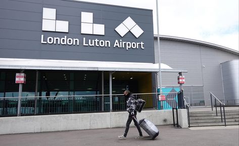 A DIRECT train connecting Luton Airport and London is to launch this summer, taking just 30 minutes to the terminal. It is great news for low-cost travellers, with the airport operating flights with Ryanair, easyJet and Wizz Air. The new route will run between 6am and 10pm every half an hour on weekdays, as well […] London Luton Airport, Luton Airport, Wizz Air, The Terminal, Travel Board, Travel Ideas, Low Cost, 30 Minutes, This Summer