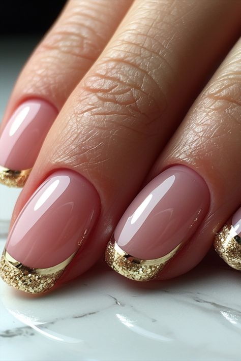 Rose Gold Nails Gold And French Nails, French Manicure With Gold Tips, French Manicure Gold Tips, Interesting French Nails, French Tip With Gold Design, Rose Gold Nail Ideas, Gold French Tip Nails, Rose Gold Nails Glitter, Gold French Tip