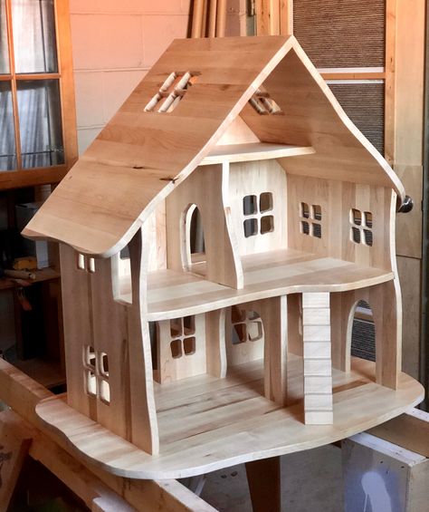 Wooden Doll House Plans, Wooden Dolls House, Simple Doll House Plans, Wooden Doll House Diy, Waldorf Doll House, How To Build A Doll House Diy, Small Doll House, Diy Wooden Dollhouse, Dollhouse Woodworking Plans