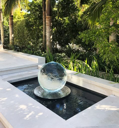 Amazing Water Features, Water Feature Pool Ideas, Square Water Feature, Recirculating Water Feature, Water Feature Interior, Fountain Design Modern, Modern Fountains Outdoor, Interior Water Feature, Water Feature Pool