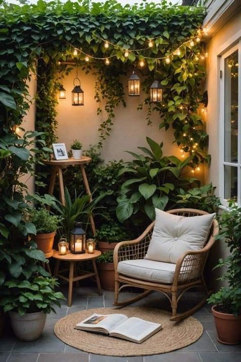 Small Balconies Ideas Apartment, Cottage Balcony Ideas, Tiny Terrace Ideas, Tiny Outdoor Patio Ideas, Cute Balcony Ideas, Tiny Courtyard Ideas, Patio Plants In Pots, Tiny Balcony Ideas, Patio Ideas Apartment