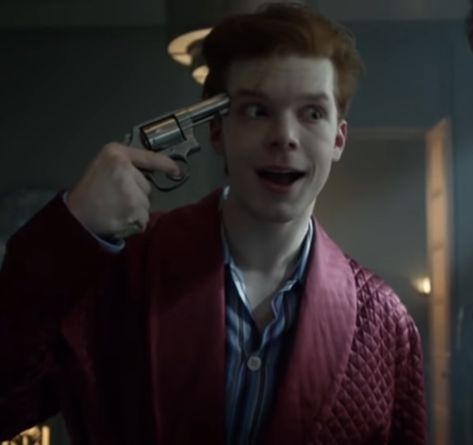 jerome valeska 🐈‍⬛ gotham Gotham Jerome, Cameron Monaghan Gotham, Jerome And Jeremiah Valeska, Jerome Gotham, Valeska Twins, Jerome And Jeremiah, Gotham Characters, Gotham Joker, Gotham Cast