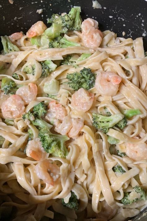 Shrimp Fettuccine Alfredo | "This was very good and quick! I doubled the parmesan cheese and added chopped broccoli."  #pasta #pastarecipes #pastainspiration #pastadinner #pastaideas #pastadinner #pastaideas Easy Chicken And Broccoli, Chicken And Broccoli Alfredo, Fettuccine Alfredo Recipe, Shrimp Fettuccine Alfredo, Shrimp Broccoli, Chopped Broccoli, Shrimp Fettuccine, Pan Shrimp, Roasted Pepper Sauce