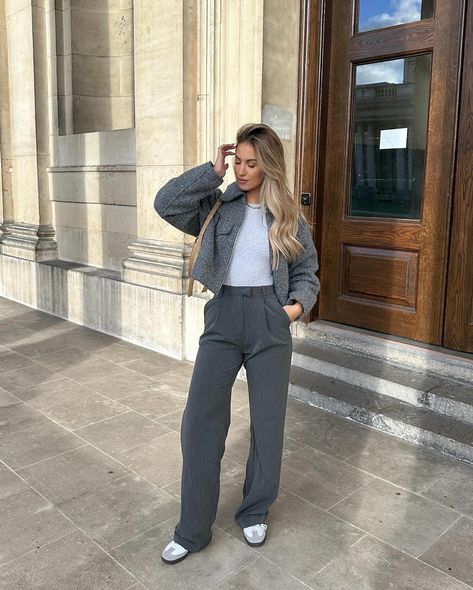 It’s a grey on grey kinda day ☁️ Zara jacket ref: 3046/273 Grey Zara Jacket Outfit, Zara Grey Jacket, Grey Jacket Outfit Aesthetic, Zara Jacket Outfit, Grey Jacket Outfit, Cropped Jacket Outfit, Winter Jacket Outfits, Outfit Zara, Cropped Coat