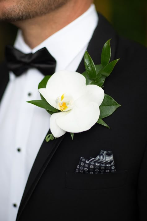 White Tropical Boutonniere, White Tropical Wedding Bouquets, Tropical Flower Boutonniere, Tropical Wedding Boutonniere, Hawaiian Boutonniere, Tropical Buttonhole, Bouteniere Wedding, Black And White Tropical Wedding, Tropical Black Tie Wedding