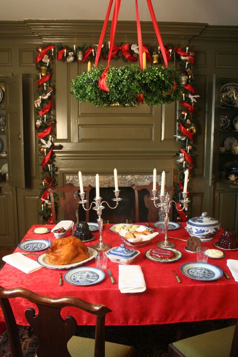 Tasha Tudor Christmas, Tudor Christmas, Holiday Cookies Decorated, Living A Simple Life, New England Christmas, Tasha Tudor, 100 Books, Animals Flowers, Festive Cookies