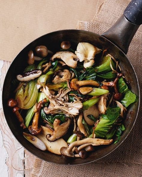 Shimeji Mushroom Recipe, Vegan Stirfry, Quick Evening Meals, Best Stir Fry Recipe, Vegetable Stir Fry Recipe, Veggie Box, King Oyster, Pak Choi, Spring Onions