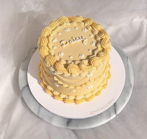 Yellow Korean Cake, Birthday Cake Aesthetic Yellow, Sun Cake Design, Yellow Aesthetic Cake, Pastel Yellow Cake, Yellow Vintage Cake, Light Yellow Cake, Butter Yellow Cake, Birthday Cake Yellow