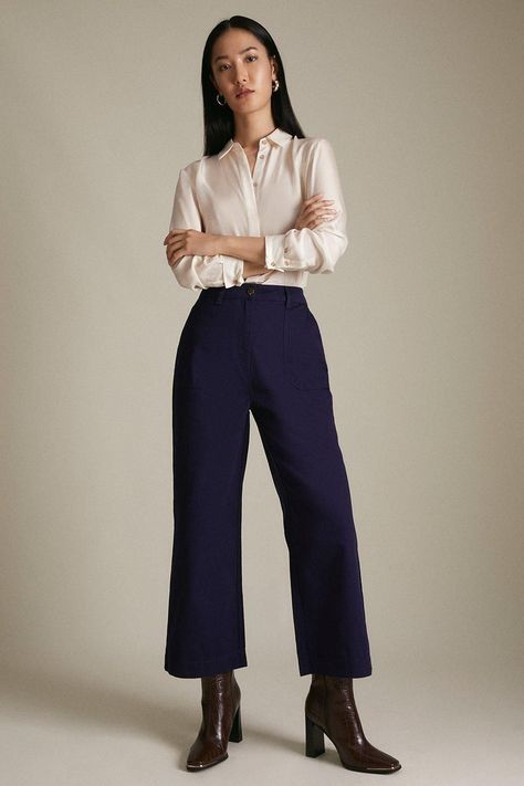 Navy Cropped Wide Leg Pants Outfit, Navy Trousers Outfit Women Work, Navy Wide Leg Trousers Outfit, Navy Wide Leg Pants Outfit, Navy Trousers Outfit Women, Wide Leg Crop Pants Outfit, Cropped Wide Leg Pants Outfit, Cropped Trousers Outfit, Leg Trousers Outfit