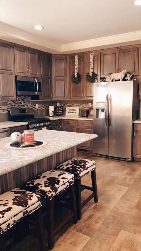 Western Kitchen Apartment, County Home Decor Ideas, White Western Kitchen, Simple Western Kitchen, Western House Kitchen, Kitchen Western Decor, Small Country Home Decor, Western Home Decor Living Room Southwestern Style Ideas, House Interior Western