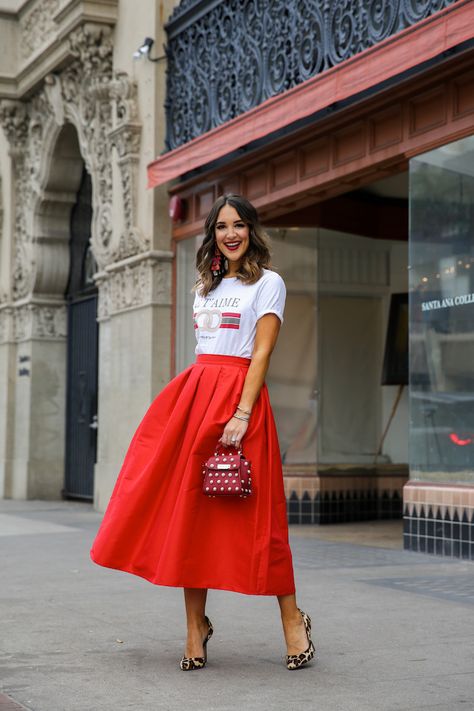 How to Style a Tee Shirt with a Ball Gown | Red Statement Skirt Italian Spring Outfits, Red Skirt Outfits, What To Wear In Italy, Statement Skirt, Ball Skirt, Blouse Models, Red Skirt, Red Skirts, Autumn Fashion Women