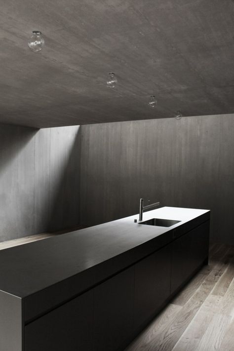 House River Reuss by Dolmus Architects - Photo © Aynur Turunc. House On The River, Minimal Kitchen Design, Minimal Kitchen, Bed Platform, Interior Minimalista, Black Cabinets, Minimalism Interior, Minimalist Home Decor, Minimalist Kitchen