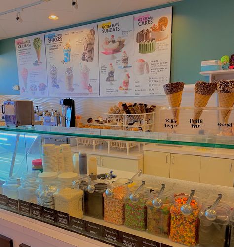 Ideas For Ice Cream Shop, Ice Cream Store Ideas, Ice Cream Store Interior Design, Ice Cream Shop Counter Design, Unique Ice Cream Shop Ideas, Ice Cream Shop Interior Design Ideas, Ice Cream Counter Design, I’ve Cream Shop, Ice Cream Counter