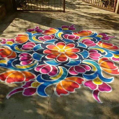 Big Rongali Design, Street Rangoli Designs, Sidewalk Chalk Flowers, Big Chalk Art, Rangoli Designs With Chalk, Flower Chalk Art, Rongali Design, Big Rangoli Designs Creativity, Sidewalk Chalk Art Ideas