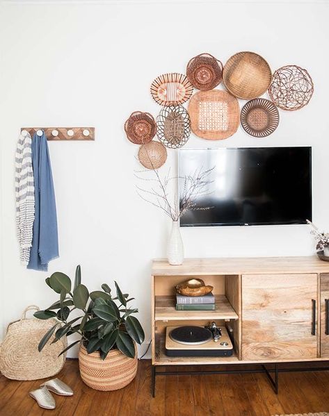 Hidden Tv Ideas, Decor Around Tv, Tv Ideas, Hidden Tv, Living Tv, Tv Wall Decor, Basket Wall Decor, Tv Wall Design, Tv Decor