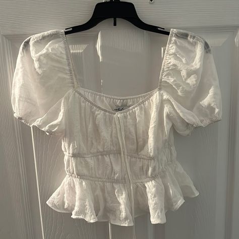 White blouse w puffy sleeve White Top Puffy Sleeves, White Blouse Puffy Sleeves, White Puffy Sleeve Top Outfit, Puffy Sleeve Top Outfit, White Puffy Sleeve Top, Vintage Cottage Core, Puffy Sleeve Top, Guts Tour, Corset Blouse